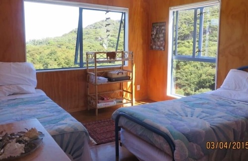 Great Barrier Island House | Comfortable family friendly bach, 4 minutes walk to the BEACH