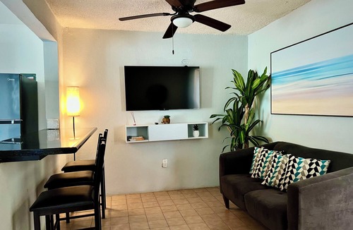 La Salle 2 Apartment | Comfortable modern apartment conveniently located for shopping and dining.