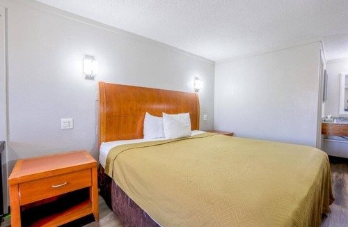 Richmond Hotel | Comfortable Two-Room Stay for Leisure or Work near Attractions with Free Parking