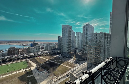 CityPlace Apartment | Comfy 2-Beds in Downtown Toronto with free parking and Lakeview
