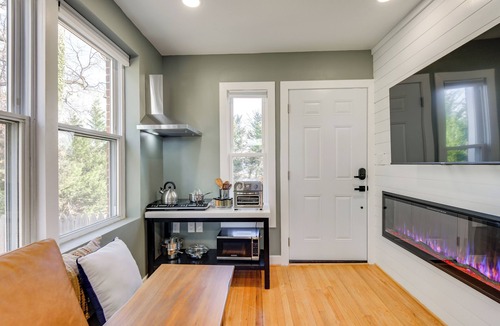 Cheverly Apartment | Commuter's Dream! Cheverly Studio 1/2 Mi to Metro