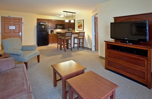 Elkhart Condo | Condo ∙ 2 bedrooms ∙ 6 guests