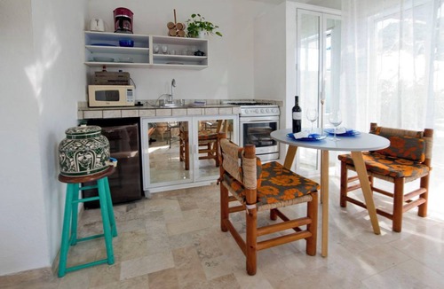 Emiliano Zapata Apartment | CONDO DE COLORES PENTHOUSE STUDIO