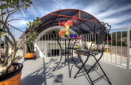 Emiliano Zapata Apartment | CONDO DE COLORES PENTHOUSE STUDIO
