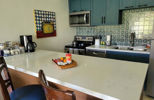 Campo de Golf Fonatur Condo | Contemporary Conveniently Located 1 BR condo, Walk to beach, restaurants & bars.