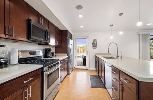 Riverside Terrace House | Contemporary Resort w/Heated Pool+Sports Court