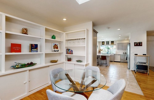 The Lakes House | Conveniently located house with private pool, W/D & kitchen