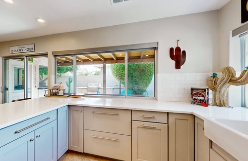 The Lakes House | Conveniently located house with private pool, W/D & kitchen