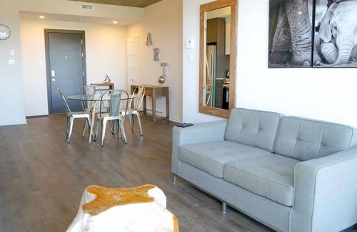 Saint-Laurent Apartment | Corporate Stays - Stylish 1BR Apartment with Rooftop Terrace