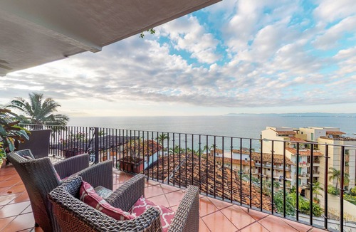 Conchas Chinas Condo | Costa de Oro - Casa Conchas Chinas 2BD Condo for rent in Conchas Chinas, Puerto vallarta