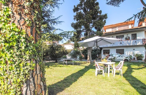 Massarosa Apartment | Cosy cottage with secluded garden.