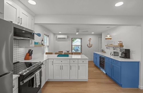 Kenyon Cottage | Cottage 5 Mins to the Beach w/Beach Parking Pass