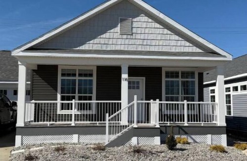Marblehead House | Cottage By the Lake