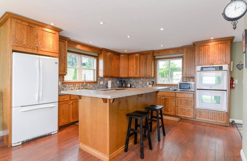 Cloyne House | Cottages at Bon Echo's Edge-Main Cottage