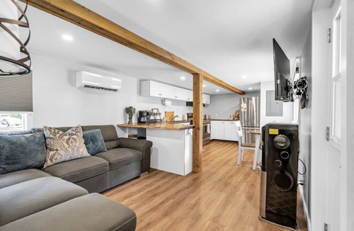 South Glengarry Cottage | Cottages at Penny's Cove The Sunshine Nook - Cottage #4