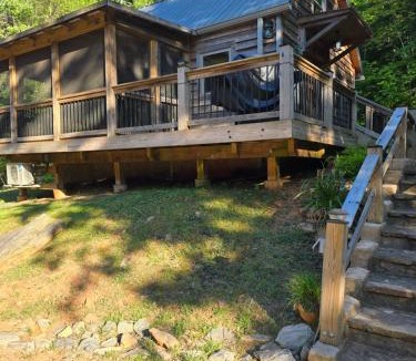 Dahlonega House | Couples Getaway Cabin with a Loft - Firepit - Creek