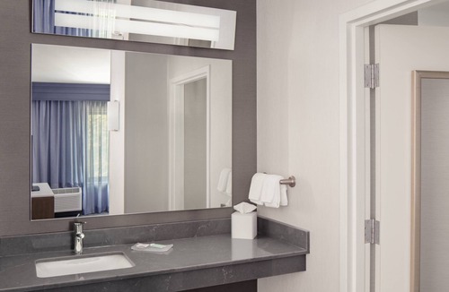 South Portland Hotel | Courtyard by Marriott Portland Airport