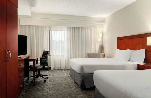 Salisbury Hotel | Courtyard Salisbury | 2 Queens | Near Salisbury U, TidalHealth, Pool Fun