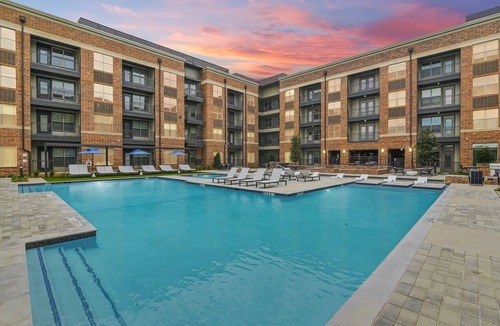 South Arlington Apartment | Cozy 1-bedroom apartment in marvelous Mansfield with WiFi, AC, fitness room