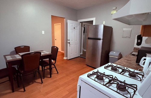 The Hill Apartment | Cozy 2-bedroom apartment in charming New Haven near Downtown and Yale Hospital
