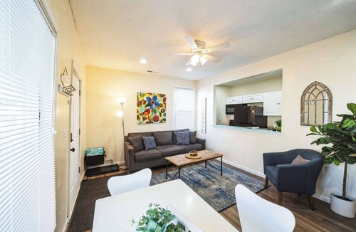 Ludlow House | Cozy 2BR Getaway | Near Downtown Cincinnati