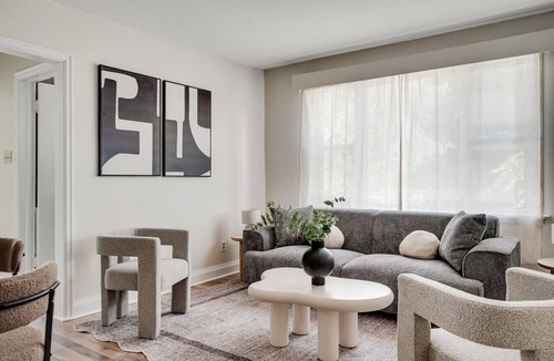 Sunnyside Apartment | Cozy 2BR – Walk to Downtown & University!