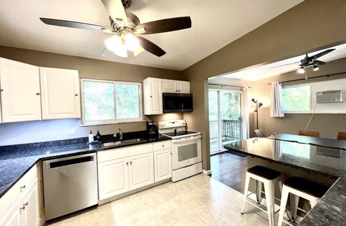 Old West Side House | Cozy 3-Bedroom 1 Mile to Downtown & Michigan Stadium w/Free Parking