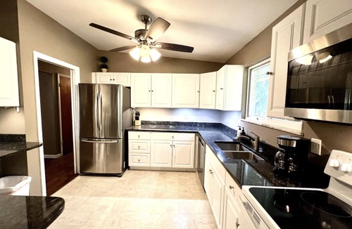 Old West Side House | Cozy 3-Bedroom 1 Mile to Downtown & Michigan Stadium w/Free Parking