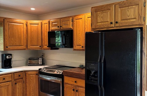 Manchester House | Cozy 3-bedroom house in gorgeous Manchester with WiFi, AC