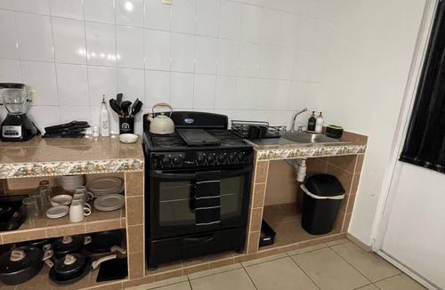 El Pueblito House | Cozy 3-bedroom Roxbury House with WiFi, AC Pet friendly.