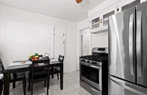 Dearborn Heights House | Cozy 4 Bedroom-Outdoor furniture- 2 bathrooms