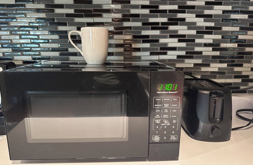 Richmond Hill Apartment | Cozy bedroom Apartment, free wifi, close to trails and lakes,