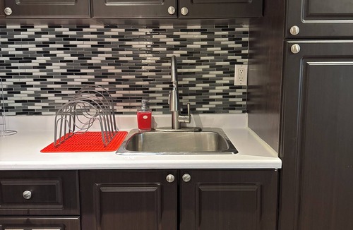 Richmond Hill Apartment | Cozy bedroom Apartment, free wifi, close to trails and lakes,