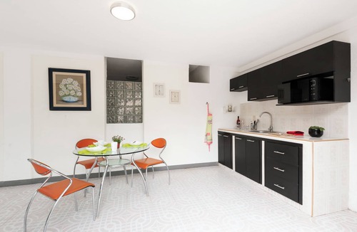 Las Palmas House | Cozy bungalow near Downtown