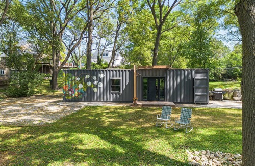 Ann Arbor Cabin | Cozy cabin in pleasant Ann Arbor with AC, WiFi