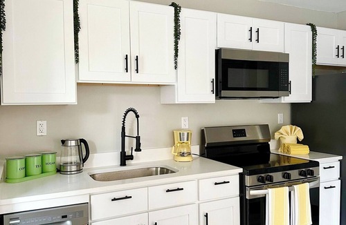Seymour Apartment | Cozy & Charming 1BR 15 minutes from New Haven