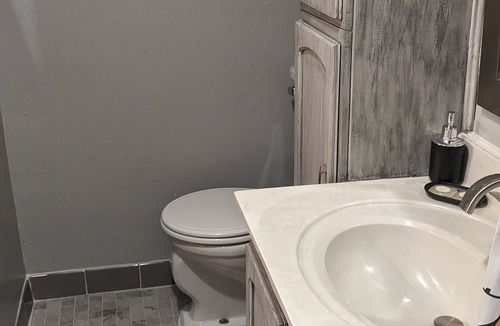 Roselawn Finance House | Cozy City Escape