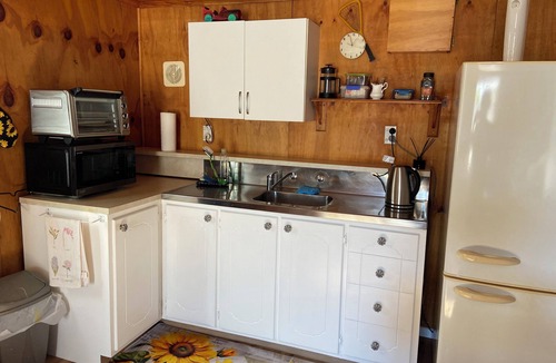 Whakatane Apartment | Cozy & comfortable, dog friendly cottage and close to CBD