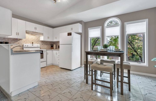 Burlington Apartment | Cozy & Comfortable, Downtown, Parking | TJSI