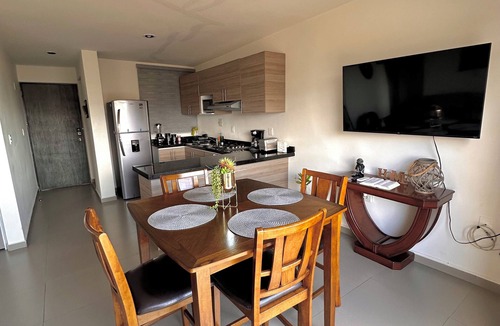 Villa Marina Apartment | Cozy condo 2 blocks away from beach