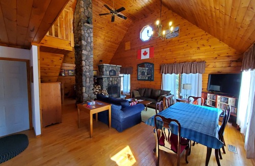 Faraday Cottage | Cozy cottage with private waterfront & wifi