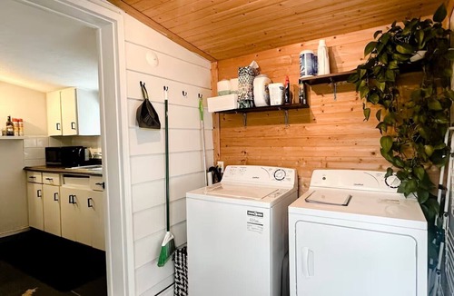 Wellington Cottage | Cozy Fireplace Retreat | Steps to Lake, Wineries & Wellington Village
