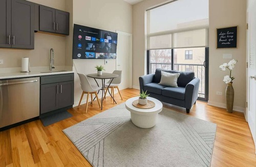 Lake View East Apartment | Cozy, Fully Set-Up 1BR Space