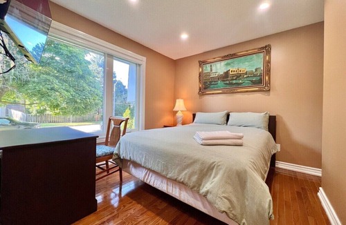 Richmond Hill House | Cozy Home Near Transit & Hillcrest Mall with Free Parking