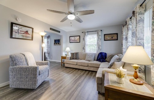 Jonesville House | Cozy Kentucky Retreat - Deck, Near Ark Encounter!