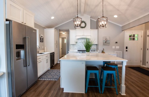 Lyman Cottage | Cozy, lake front cottage