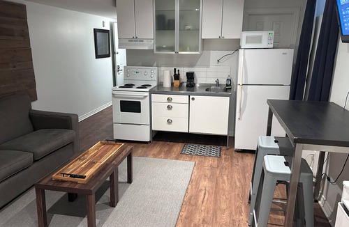 Upper Beaches Apartment | "Cozy & Modern Studio Retreat – Your Perfect Home Away from Home!"