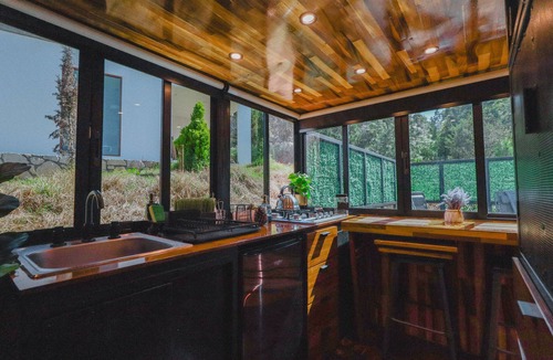Omitlan de Juarez House | Cozy Mountain-View Container Retreat K NAJ