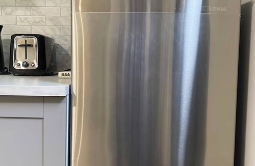 Curran Hall House | Cozy Open Studio in a Serene Neighbourhood