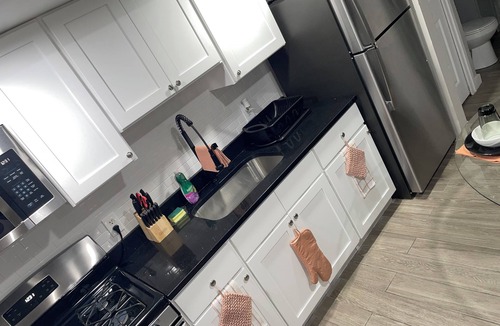 New Haven House | Cozy & Spacious/3 Min Walk to Yale Hospital